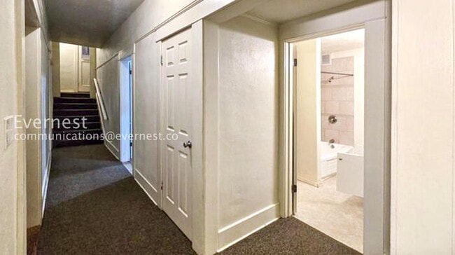 Building Photo - 4 Bed, 2 Bath Home with Fenced Yard / Vouchers Accepted