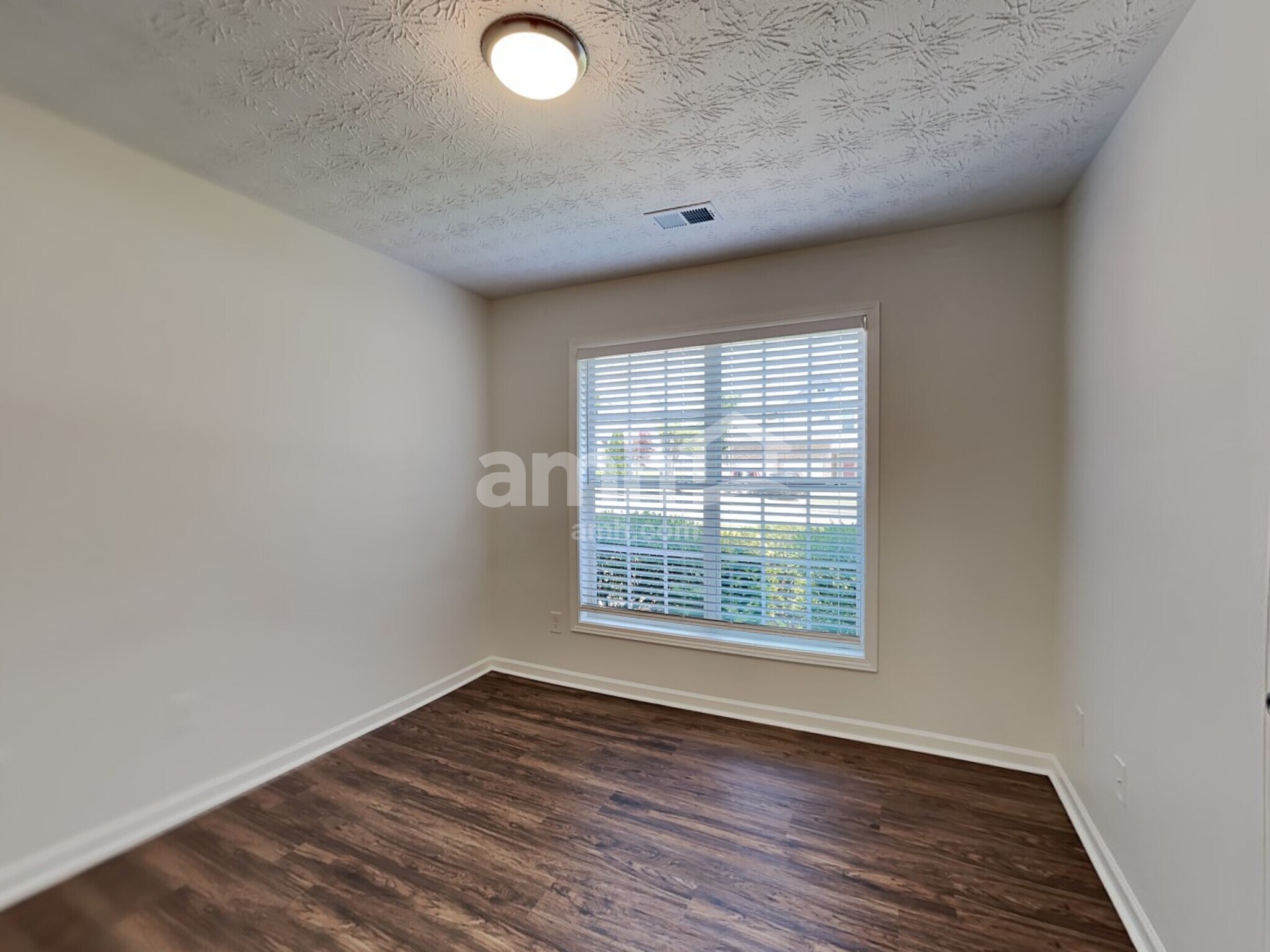 Building Photo - 3120 Victoria Park Dr NE