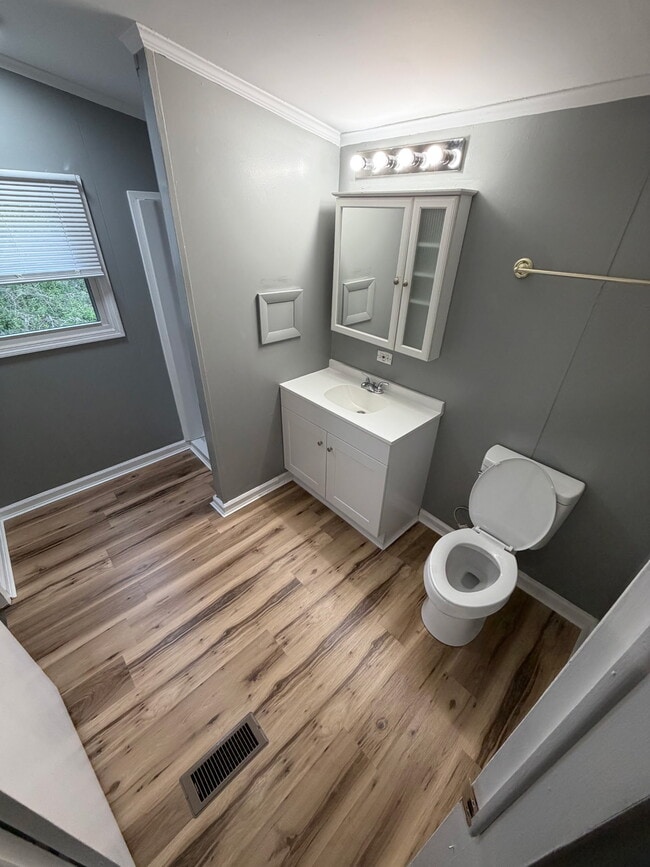 Building Photo - 214 Magnolia Way