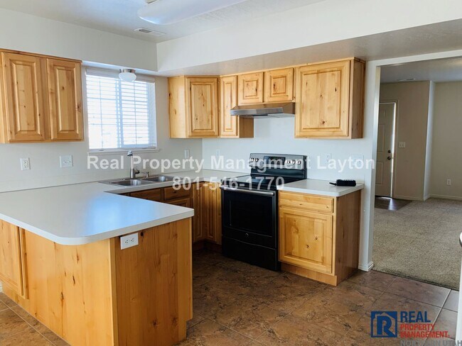 Building Photo - Cozy 2 Bedroom South Ogden Townhome Available Now!