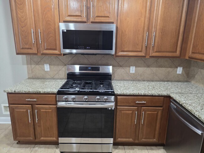 Building Photo - 3011 Crescent Oaks Park Ln