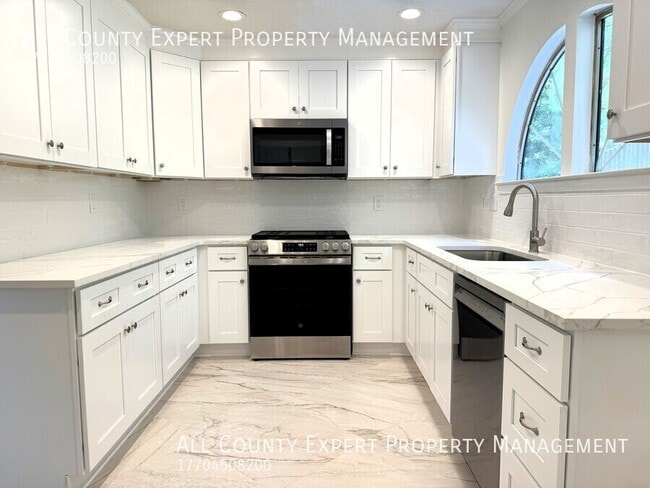 Building Photo - 2290 Honeycomb Ct