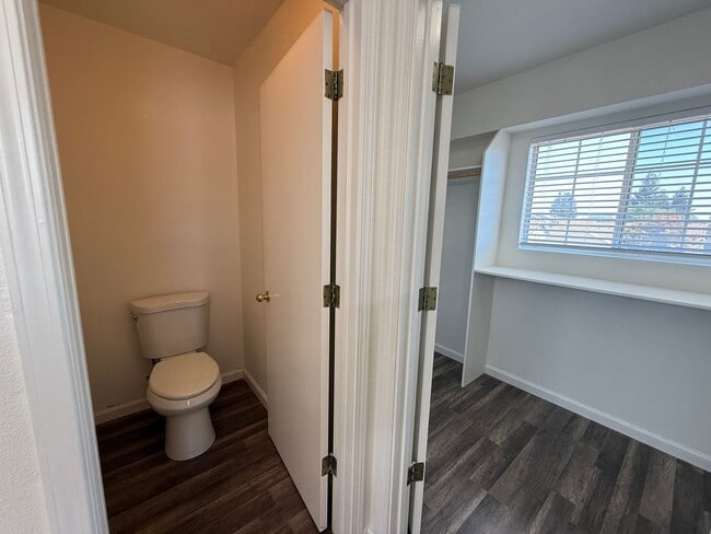 Building Photo - 4-bedroom two story home in Sylvan School ...
