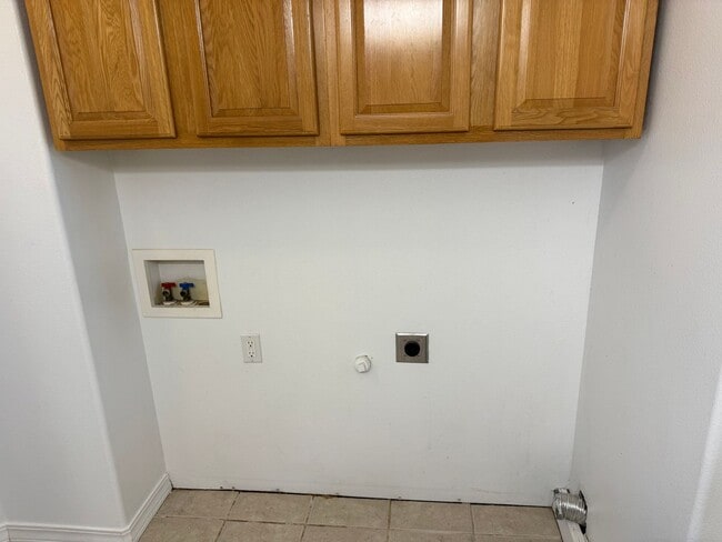 Building Photo - 3657 Rivercrest Dr