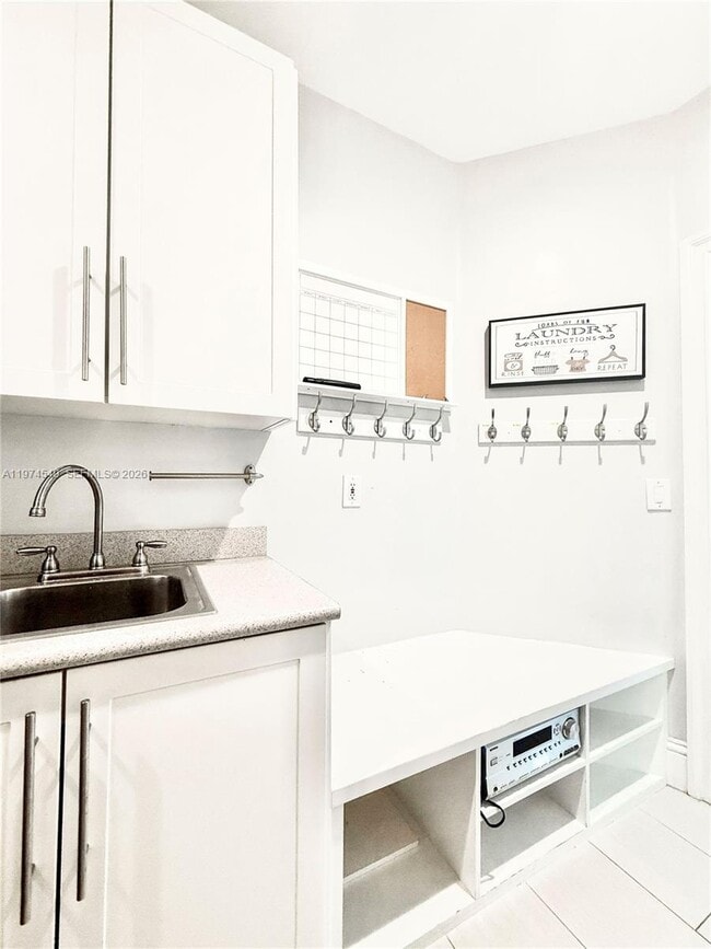 Building Photo - 400 Alexandra Cir