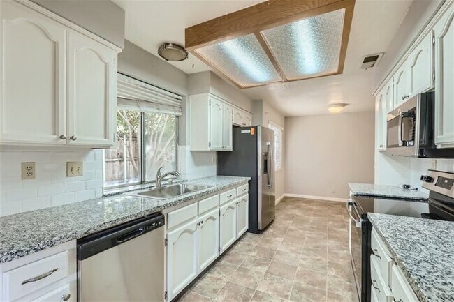 Building Photo - 4123 Pebble Oaks Ct, Antelope, CA, 95843