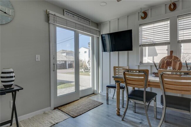 Building Photo - 20 Lane 2