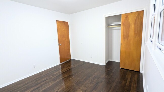 Building Photo - 20 Bentley Ave