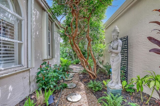 Building Photo - 2076 Cezanne Rd