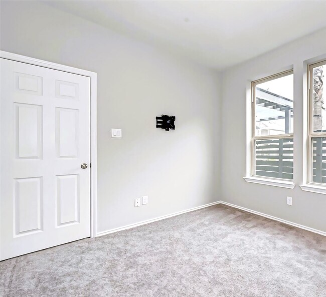 Building Photo - 3115 Roseland Terrace Ln