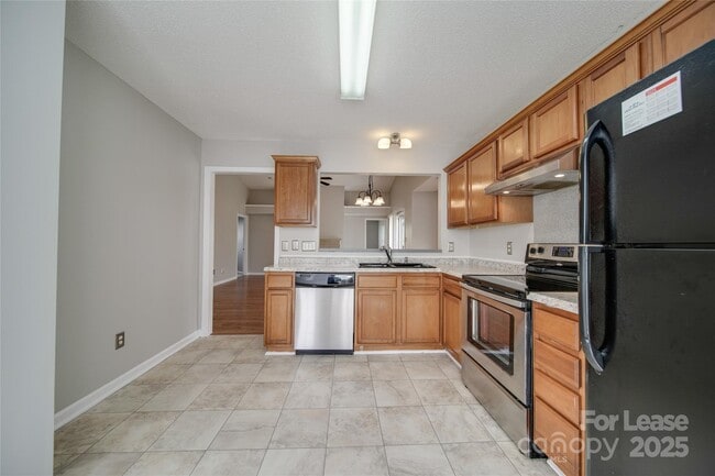Building Photo - 120 Lantana Dr