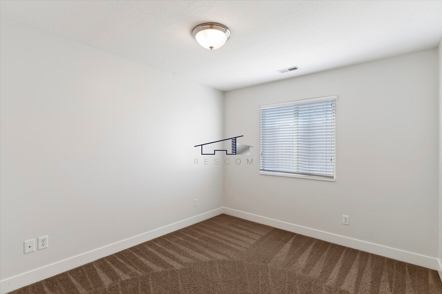 Building Photo - 1613 N 450 E