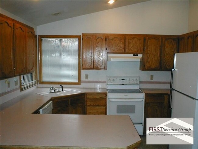 Building Photo - Large Single Family Home SE Boise!