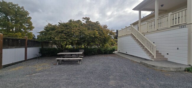 Building Photo - Beautiful Home With Incredible Views