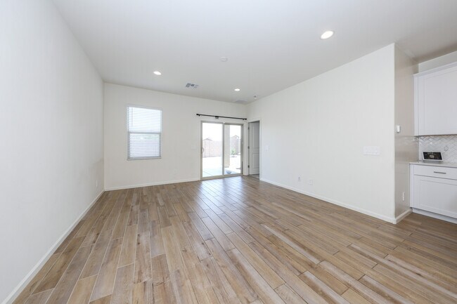 Building Photo - 7867 S Walnutview Dr