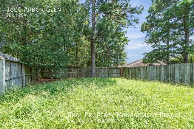 Building Photo - 1806 Arbor Glen