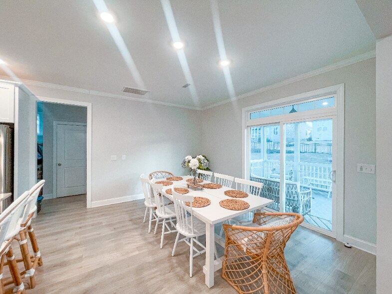 Building Photo - 121 Sweet Briar Ln