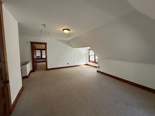 Building Photo - 1023 Neil Ave