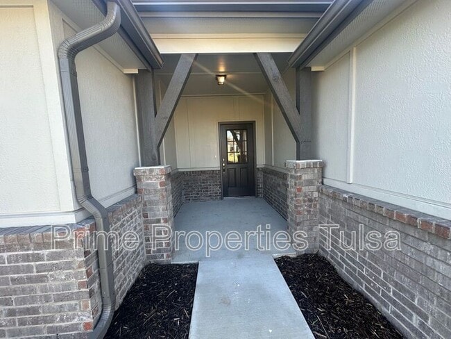 Building Photo - 13143 S 72nd E Ave