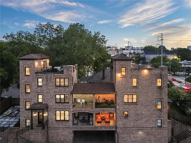 Building Photo - 631 Boulevard NE