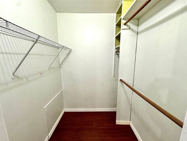 Building Photo - 5813 Lucy Ln