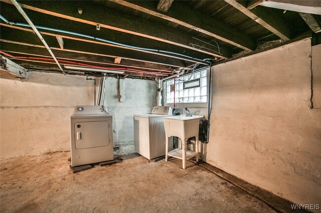 Building Photo - 16 Mesmer Ave