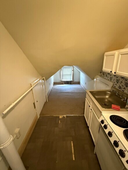 Building Photo - 353 Park St