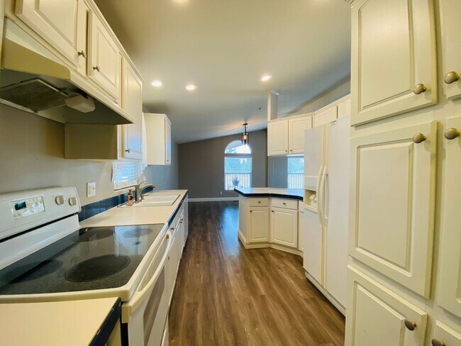 Building Photo - Charming Country Property with Option to L...