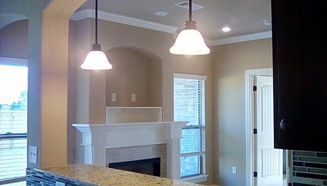 Building Photo - 4887 w croft