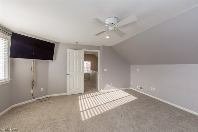 Building Photo - 23915 Glenhill Dr