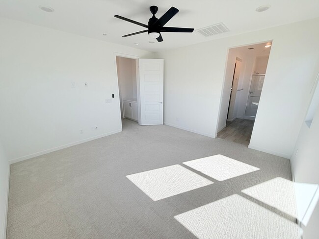 Building Photo - Beautifully upgraded home in the desirable Le Campanile Community