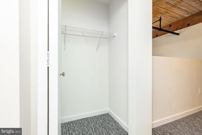 Building Photo - 303 Vine St