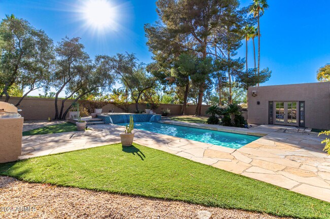 Building Photo - 4450 E Camelback Rd