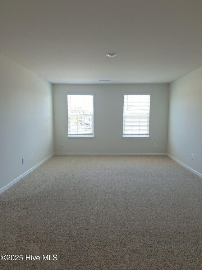 Building Photo - 1213 Fowler Dr
