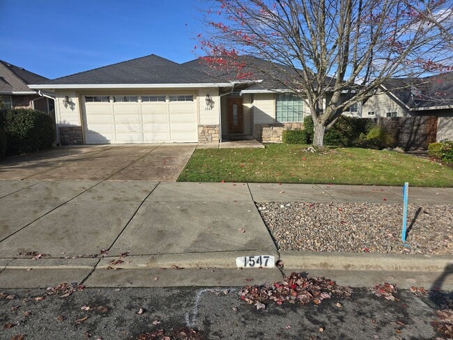 3 bed 2 bath Home for Rent in Grants Pass - 3 bed 2 bath  Home for Rent in Grants Pass