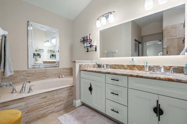 Building Photo - 9905 Woodbay Dr