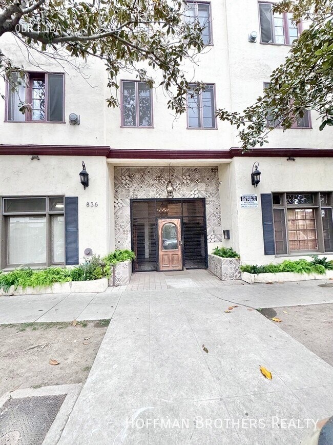 Building Photo - 838 Sanborn Ave