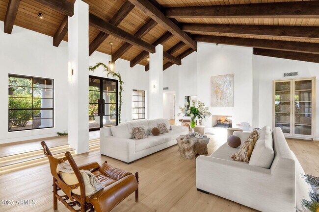 Building Photo - 6954 E Caballo Dr