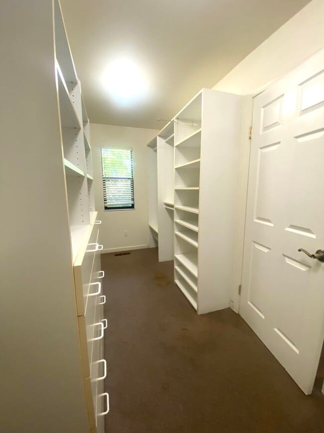 Building Photo - Pleasanton Heights 3BD, 2BA, Single Story, Great Location near downtown, Top Schools