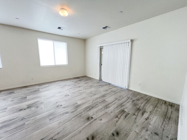 Building Photo - 1735 Pinon Dr