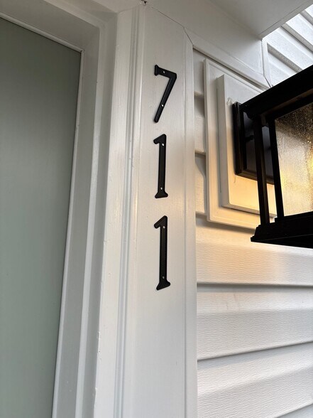 Building Photo - 711 Tambor Rd