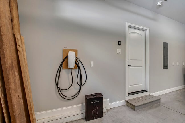 Building Photo - 310 Dudala Way