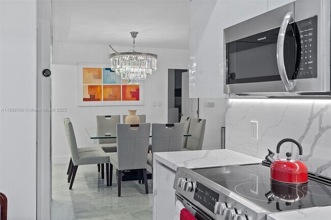 Building Photo - 20515 E Country Club Dr