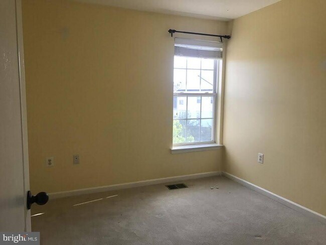 Building Photo - 5074 Donovan Dr