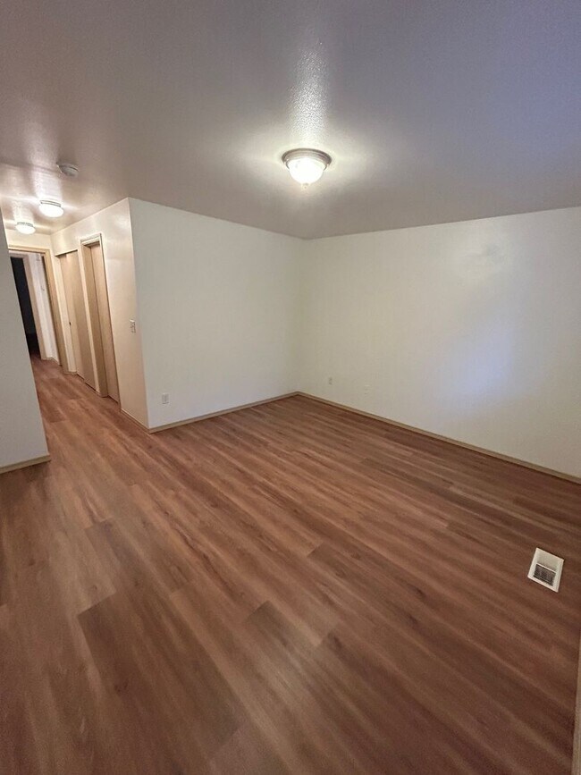 Building Photo - BECHTEL