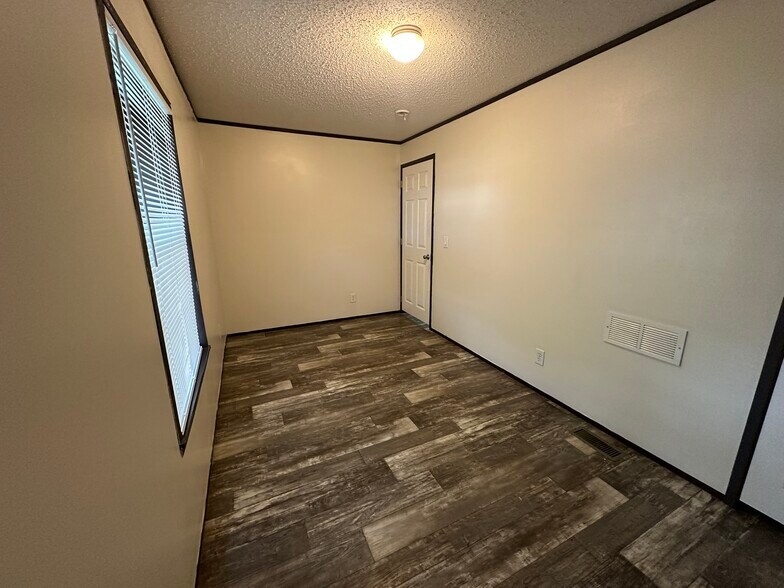 Building Photo - 2299 Wellington Green Dr