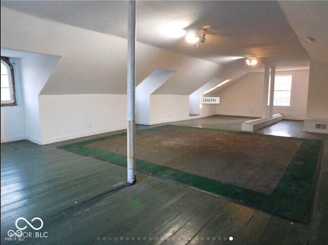 Building Photo - 3158 E Fall Creek Pkwy N Dr