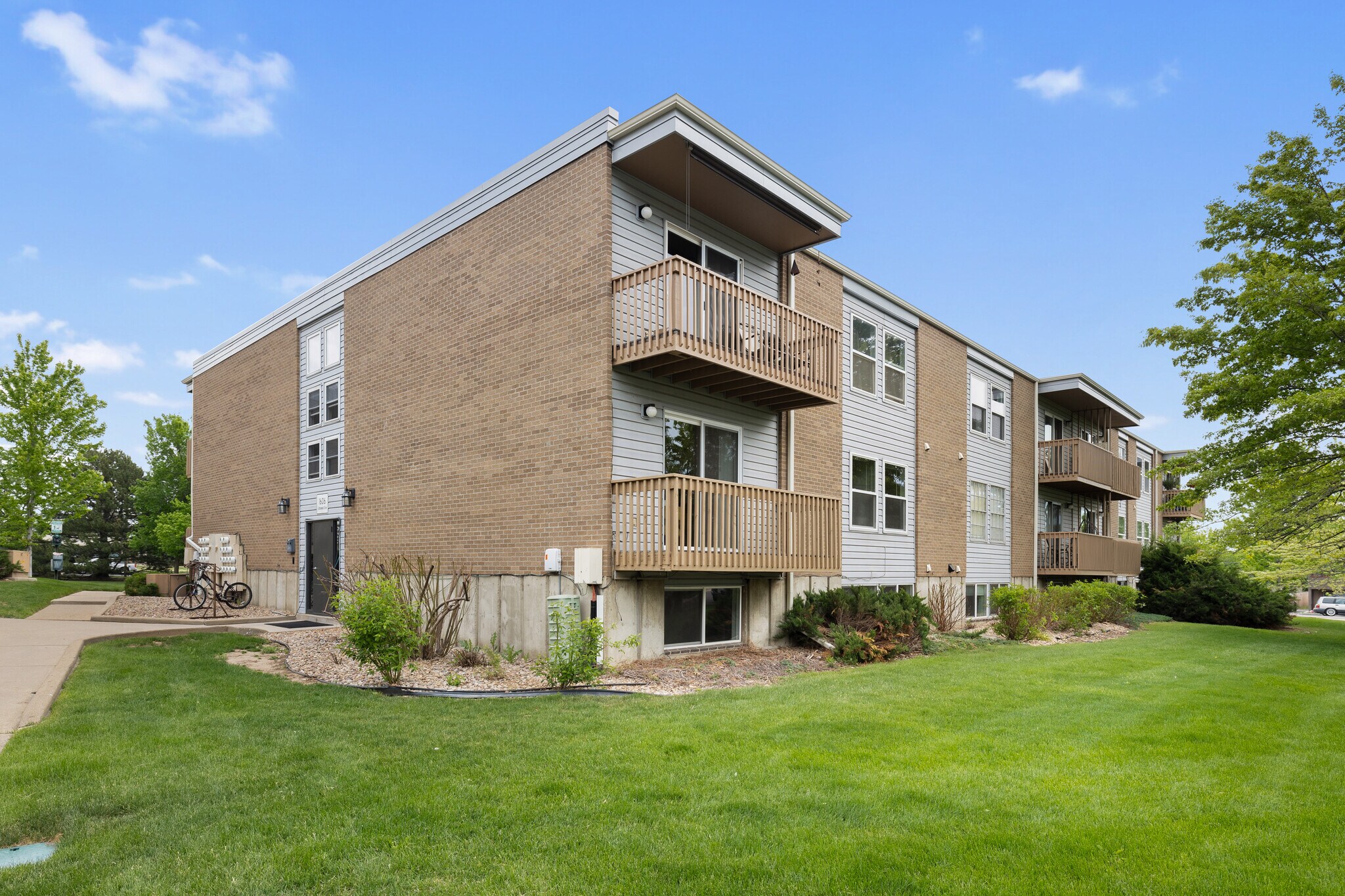 Building Photo - 1606 Cottonwood Dr