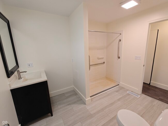 Building Photo - 2183 S Fairview Dr