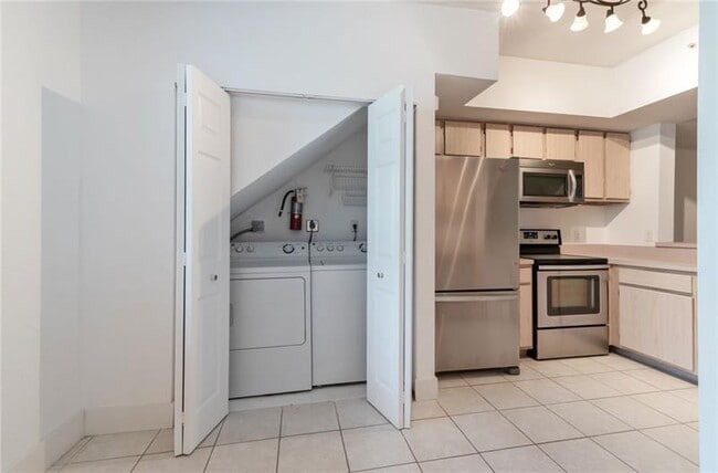 Building Photo - 761 SW 148th Ave